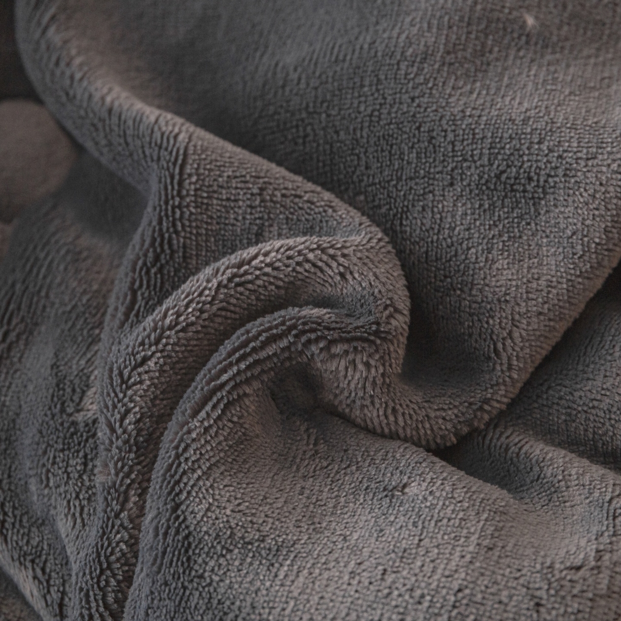 91家纺网 家纺一手货源 找家纺 （总）美澳家纺 2025新款牛奶绒刺绣加厚保暖纯色冬被 被子被芯（可定制尺寸）（跨境外贸）