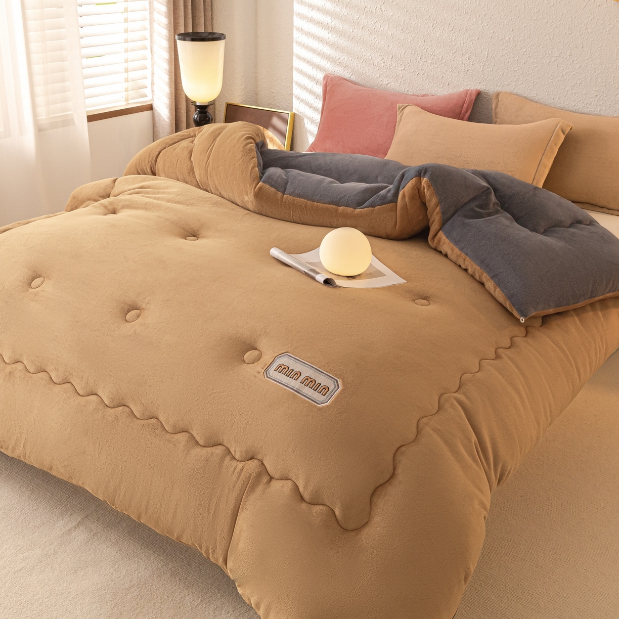 91家纺网 家纺一手货源 找家纺 （总）美澳家纺 2025新款牛奶绒刺绣加厚保暖纯色冬被 被子被芯（可定制尺寸）（跨境外贸）