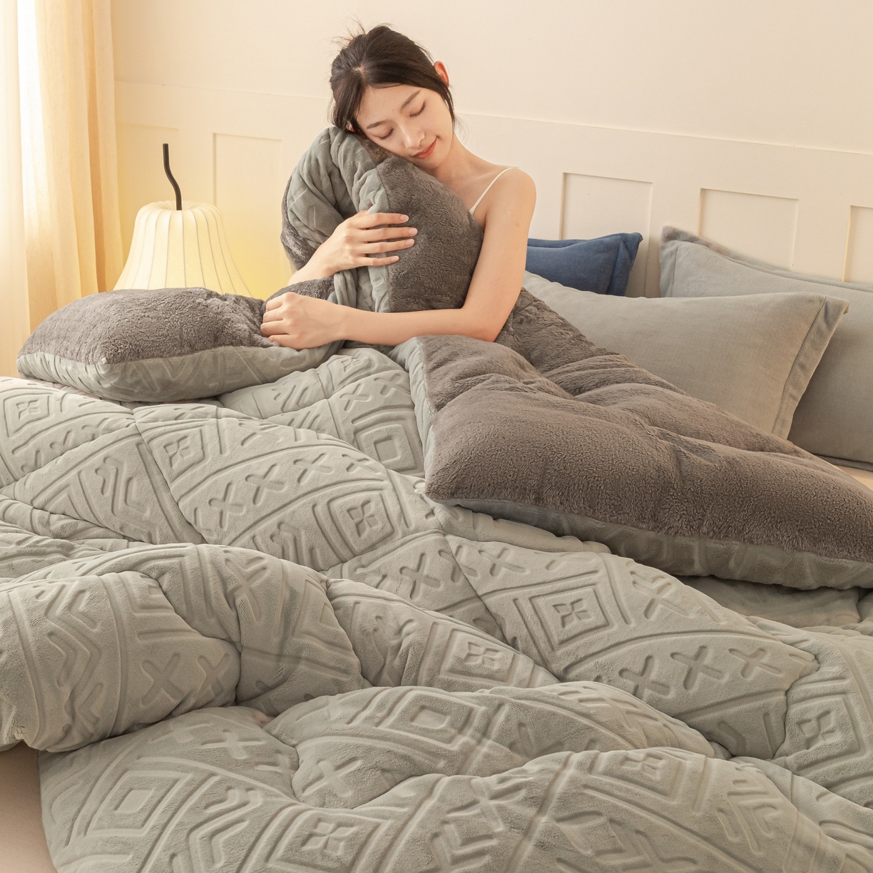 91家纺网 家纺一手货源 找家纺 （总）美澳家纺 2025新款5D雕花绒牛奶绒宝宝绒加厚保暖纯色冬被被子被芯