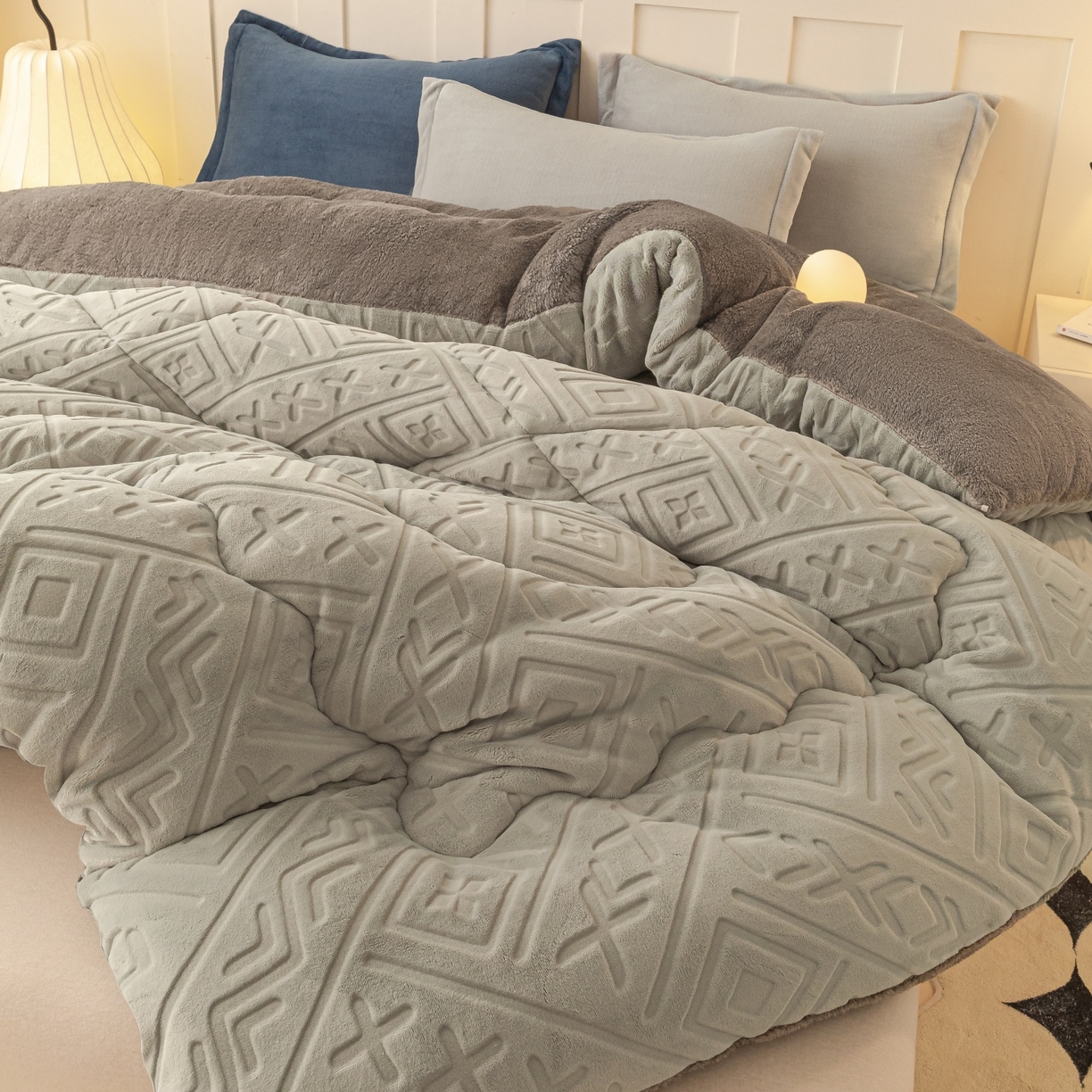 91家纺网 家纺一手货源 找家纺 （总）美澳家纺 2025新款5D雕花绒牛奶绒宝宝绒加厚保暖纯色冬被被子被芯