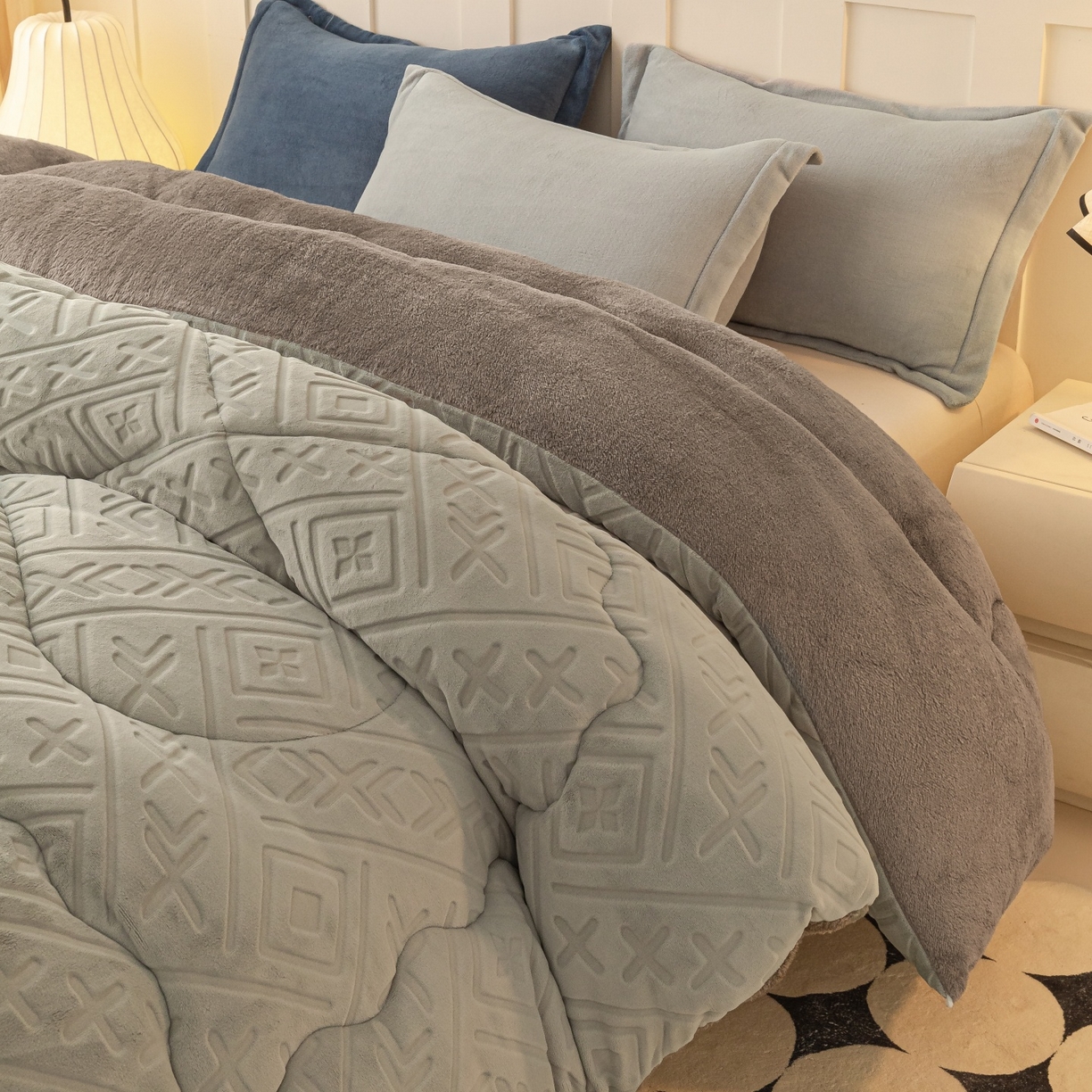 91家纺网 家纺一手货源 找家纺 （总）美澳家纺 2025新款5D雕花绒牛奶绒宝宝绒加厚保暖纯色冬被被子被芯