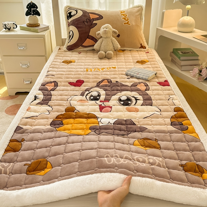 91家纺网 家纺一手货源 找家纺 （总）梦初语 2025新款牛奶绒印花夹棉加厚款床护垫褥子学生宿舍-直播爆款（面料180克-夹棉200克-底布80克防滑滴塑布）