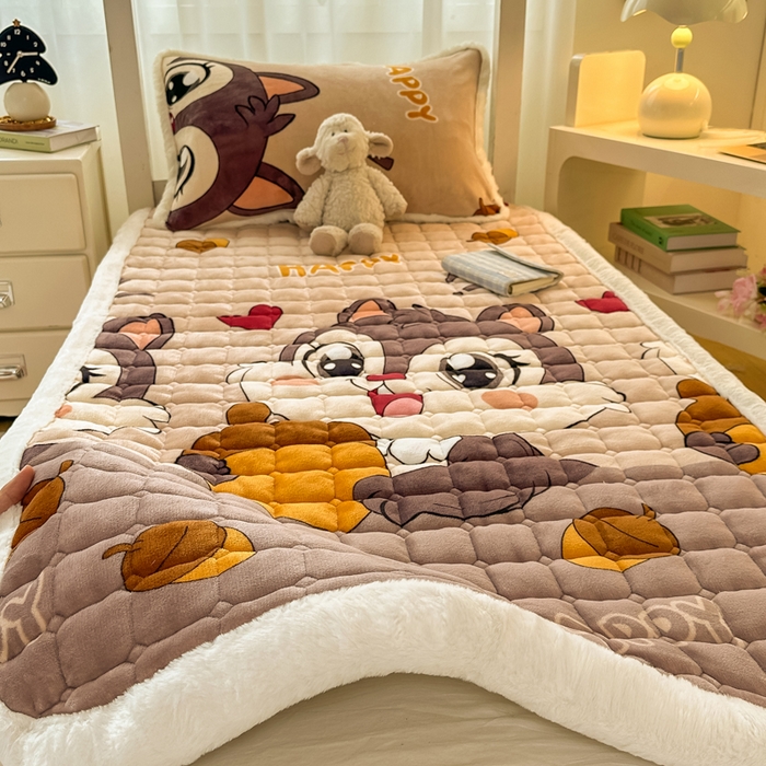 91家纺网 家纺一手货源 找家纺 梦初语 2025新款牛奶绒印花夹棉加厚款床护垫褥子学生宿舍-直播爆款（面料180克-夹棉200克-底布80克防滑滴塑布） 顽皮鼠