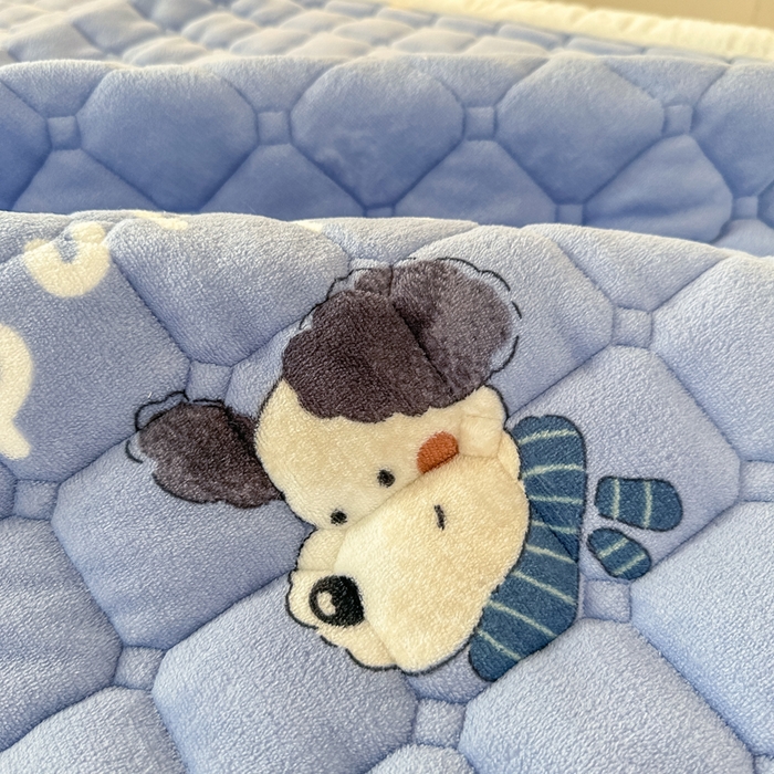 91家纺网 家纺一手货源 找家纺 梦初语 2025新款牛奶绒印花夹棉加厚款床护垫褥子学生宿舍-直播爆款（面料180克-夹棉200克-底布80克防滑滴塑布） 汪汪星球