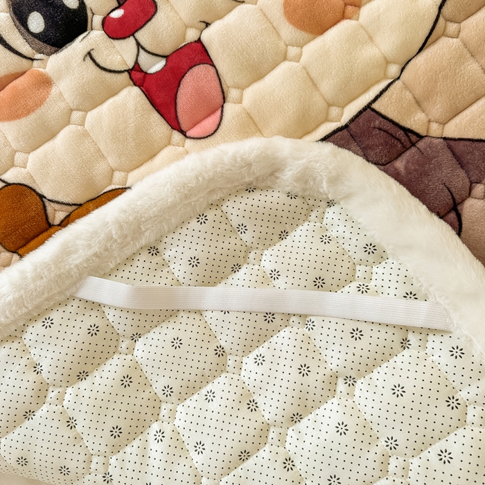 91家纺网 家纺一手货源 找家纺 梦初语 2025新款牛奶绒印花夹棉加厚款床护垫褥子学生宿舍-直播爆款（面料180克-夹棉200克-底布80克防滑滴塑布） 顽皮鼠