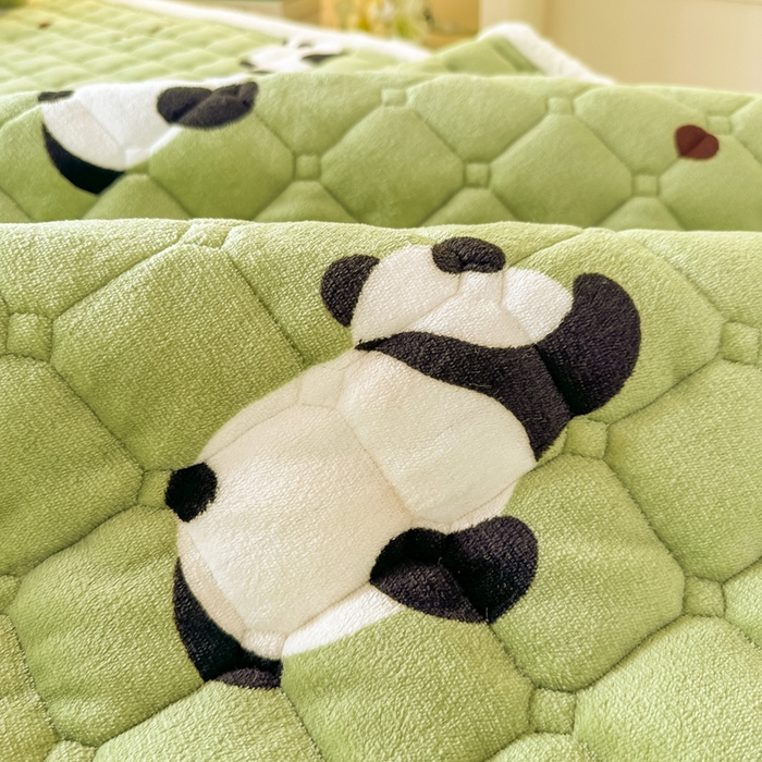 91家纺网 家纺一手货源 找家纺 梦初语 2025新款牛奶绒印花夹棉加厚款床护垫褥子学生宿舍-直播爆款（面料180克-夹棉200克-底布80克防滑滴塑布） 熊猫乐园