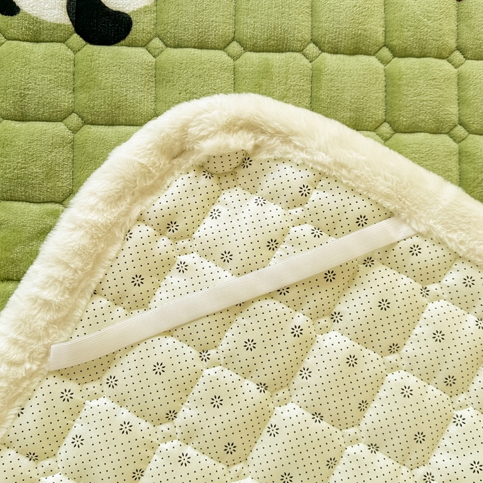 91家纺网 家纺一手货源 找家纺 梦初语 2025新款牛奶绒印花夹棉加厚款床护垫褥子学生宿舍-直播爆款（面料180克-夹棉200克-底布80克防滑滴塑布） 熊猫乐园