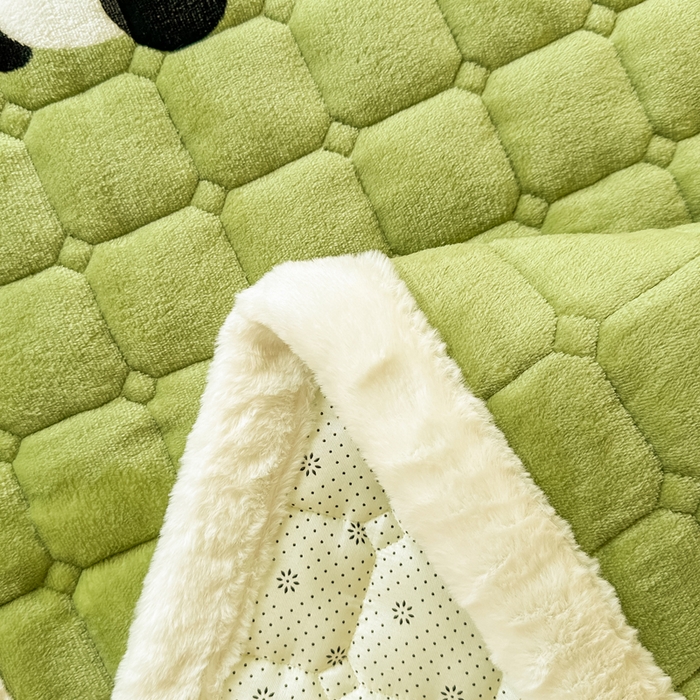 91家纺网 家纺一手货源 找家纺 梦初语 2025新款牛奶绒印花夹棉加厚款床护垫褥子学生宿舍-直播爆款（面料180克-夹棉200克-底布80克防滑滴塑布） 熊猫乐园