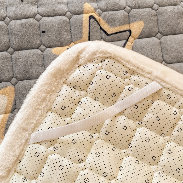 91家纺网 家纺一手货源 找家纺 梦初语 2025新款牛奶绒印花夹棉加厚款床护垫褥子学生宿舍-直播爆款（面料180克-夹棉200克-底布80克防滑滴塑布） 繁星