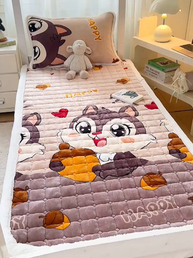 91家纺网 家纺一手货源 找家纺 （总）梦初语 2025新款牛奶绒印花夹棉加厚款床护垫褥子学生宿舍-直播爆款（面料180克-夹棉200克-底布80克防滑滴塑布）