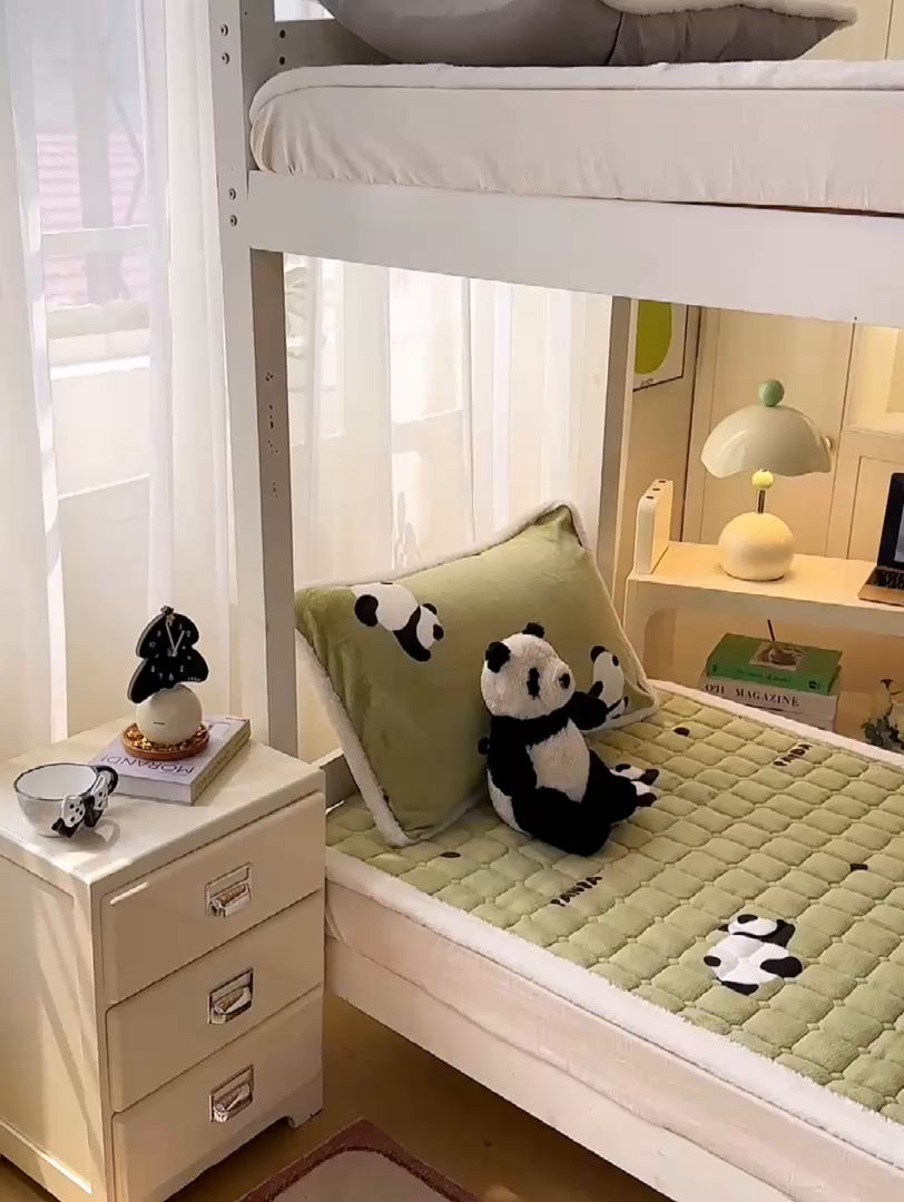 91家纺网 家纺一手货源 找家纺 梦初语 2025新款牛奶绒印花夹棉加厚款床护垫褥子学生宿舍-直播爆款（面料180克-夹棉200克-底布80克防滑滴塑布） 熊猫乐园