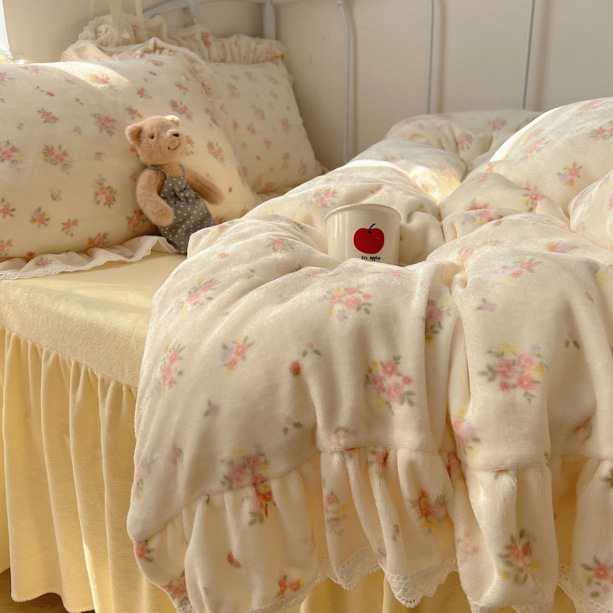 91家纺网 家纺一手货源 找家纺 轻奢坊 2025新款牛奶绒韩系小碎花花边款-暖香春野 暖香春野-米