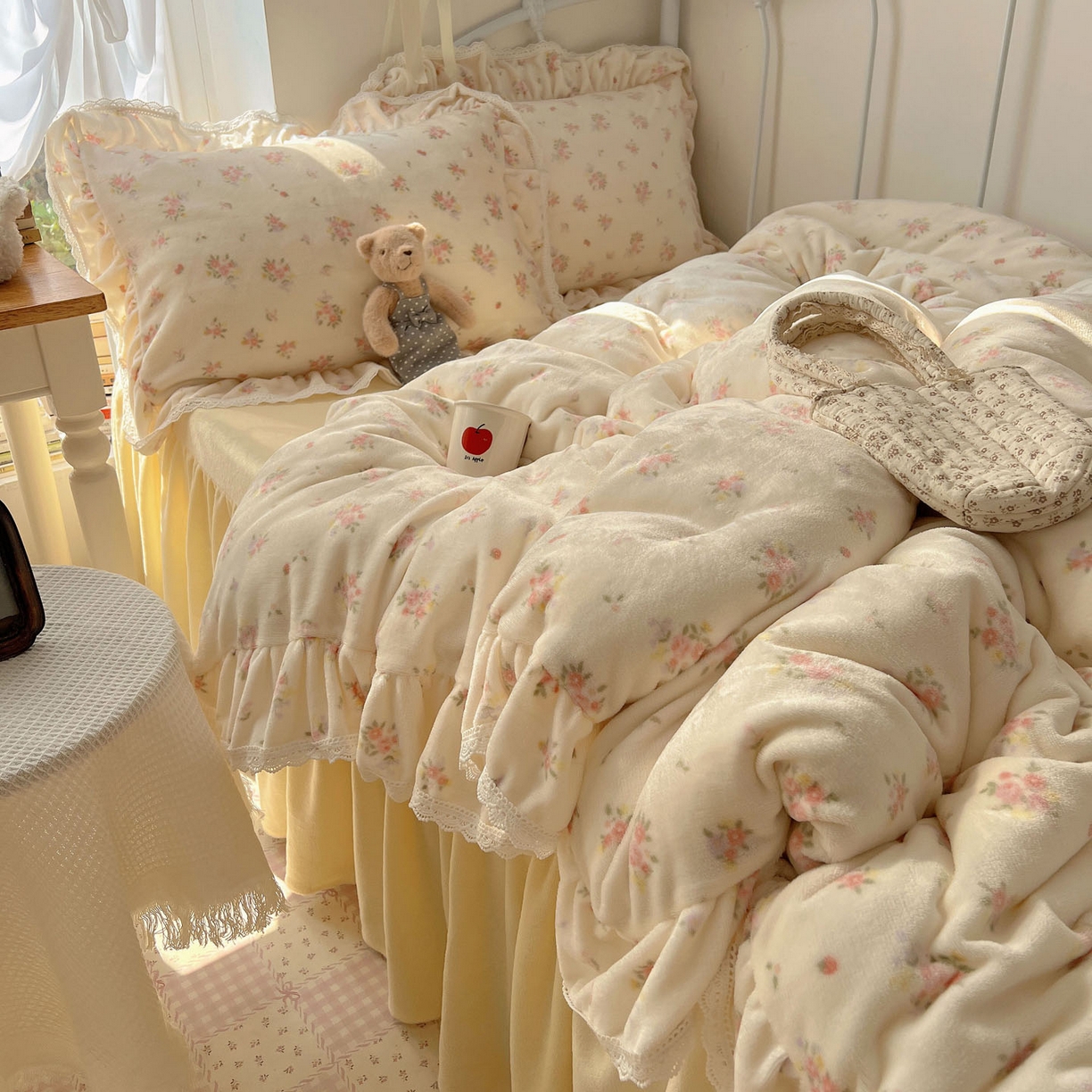 91家纺网 家纺一手货源 找家纺 轻奢坊 2025新款牛奶绒韩系小碎花花边款-暖香春野 暖香春野-米