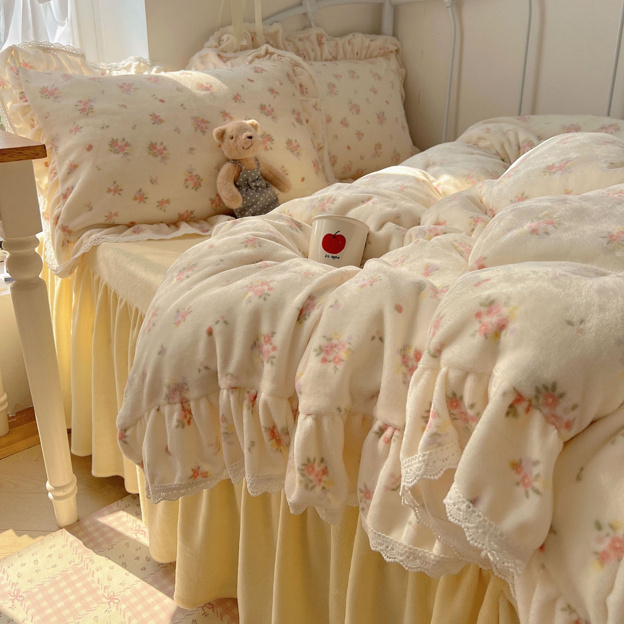 91家纺网 家纺一手货源 找家纺 轻奢坊 2025新款牛奶绒韩系小碎花花边款-暖香春野 暖香春野-米