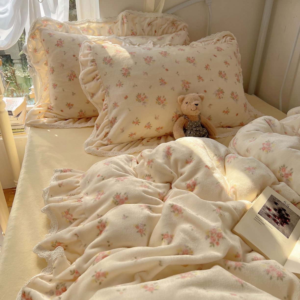 91家纺网 家纺一手货源 找家纺 轻奢坊 2025新款牛奶绒韩系小碎花花边款-暖香春野 暖香春野-米