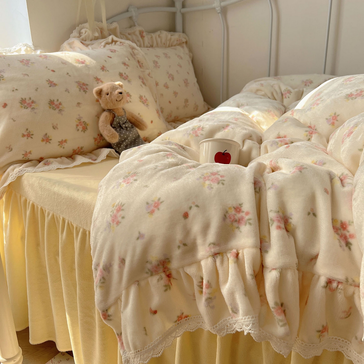 91家纺网 家纺一手货源 找家纺 轻奢坊 2025新款牛奶绒韩系小碎花花边款-暖香春野 暖香春野-米