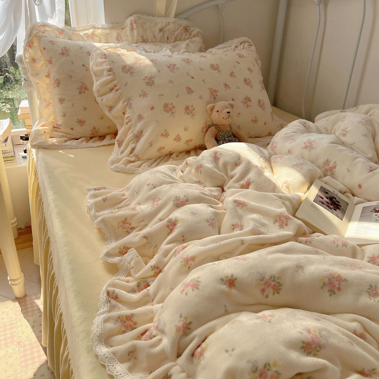 91家纺网 家纺一手货源 找家纺 轻奢坊 2025新款牛奶绒韩系小碎花花边款-暖香春野 暖香春野-米