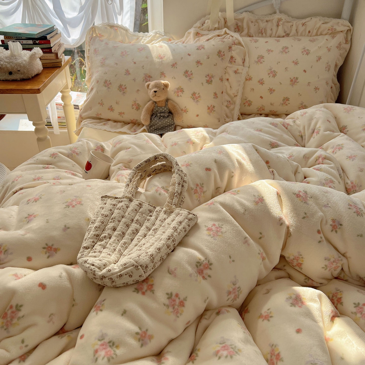 91家纺网 家纺一手货源 找家纺 轻奢坊 2025新款牛奶绒韩系小碎花花边款-暖香春野 暖香春野-米