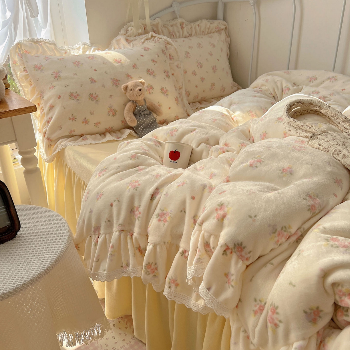 91家纺网 家纺一手货源 找家纺 轻奢坊 2025新款牛奶绒韩系小碎花花边款-暖香春野 暖香春野-米