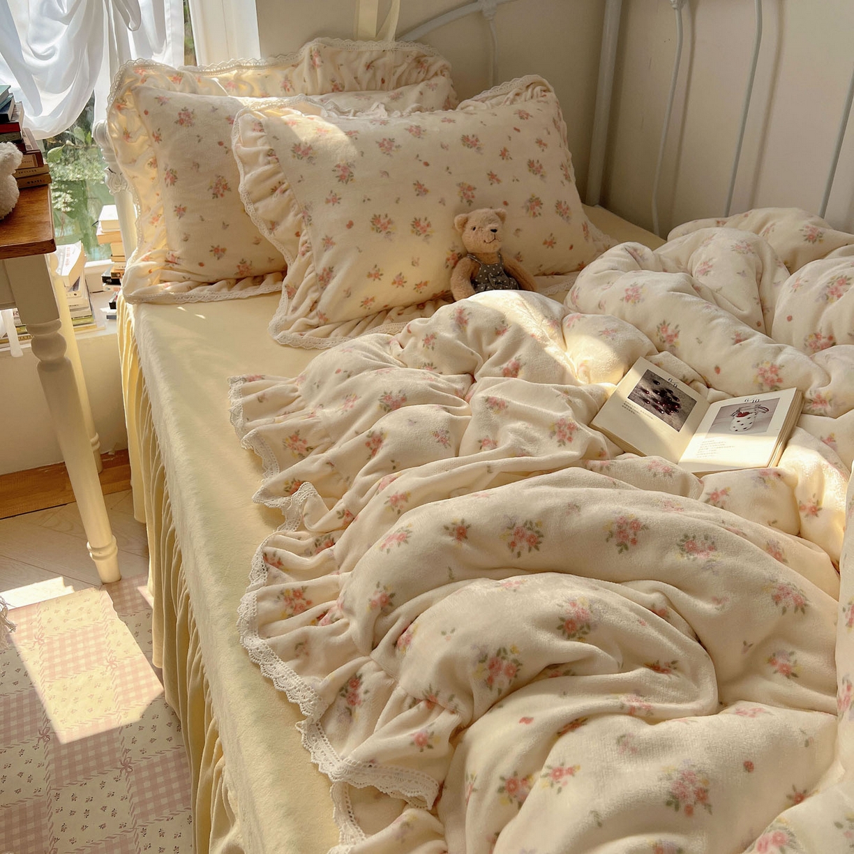 91家纺网 家纺一手货源 找家纺 轻奢坊 2025新款牛奶绒韩系小碎花花边款-暖香春野 暖香春野-米