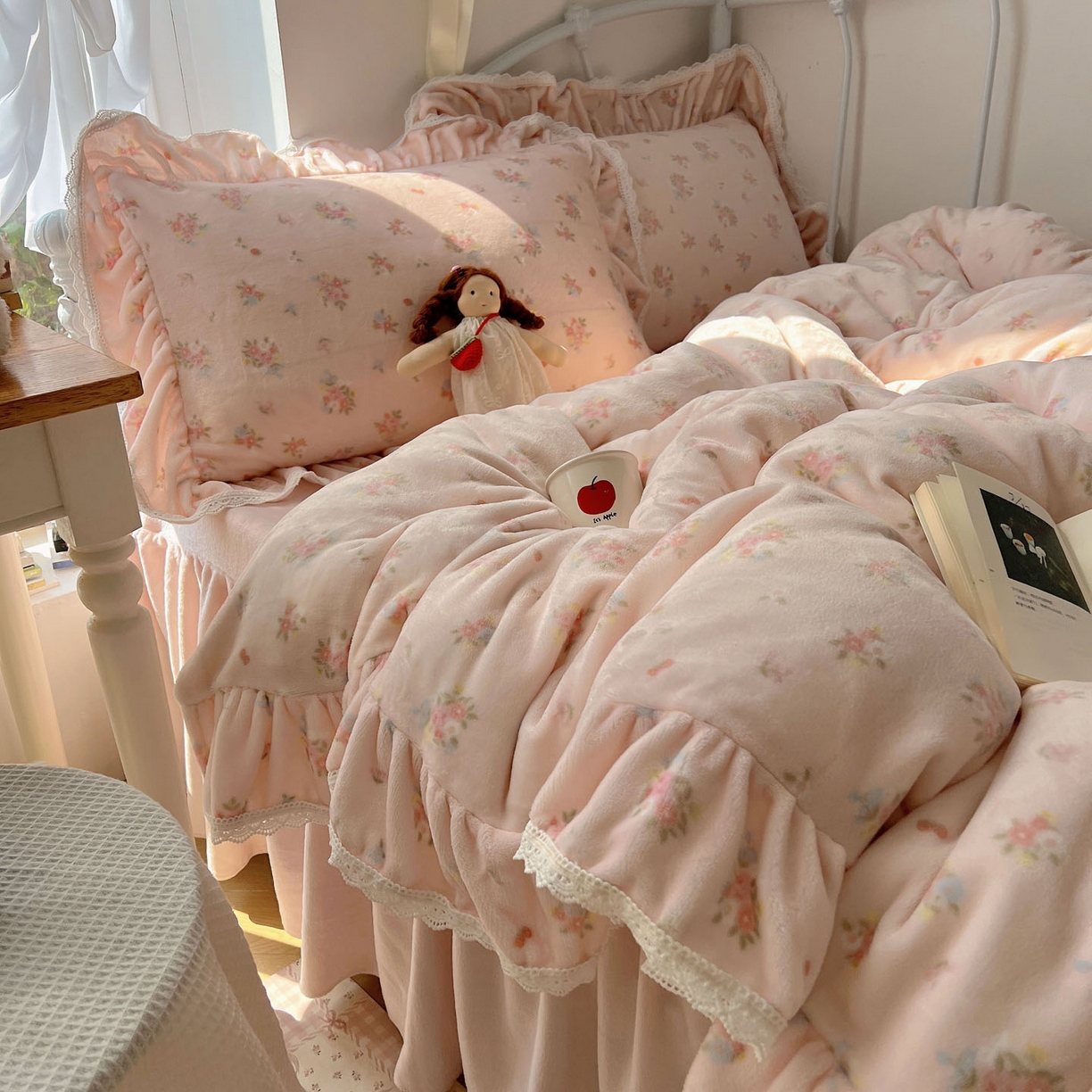 91家纺网 家纺一手货源 找家纺 轻奢坊 2025新款牛奶绒韩系小碎花花边款-暖香春野 暖香春野-粉