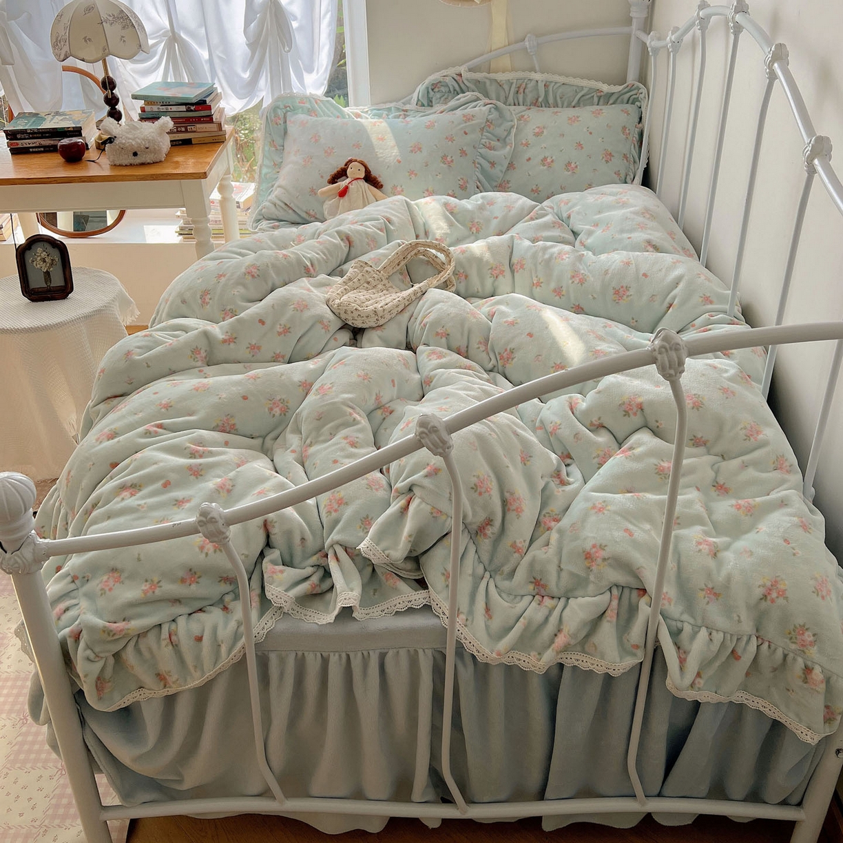 91家纺网 家纺一手货源 找家纺 轻奢坊 2025新款牛奶绒韩系小碎花花边款-暖香春野 暖香春野-蓝