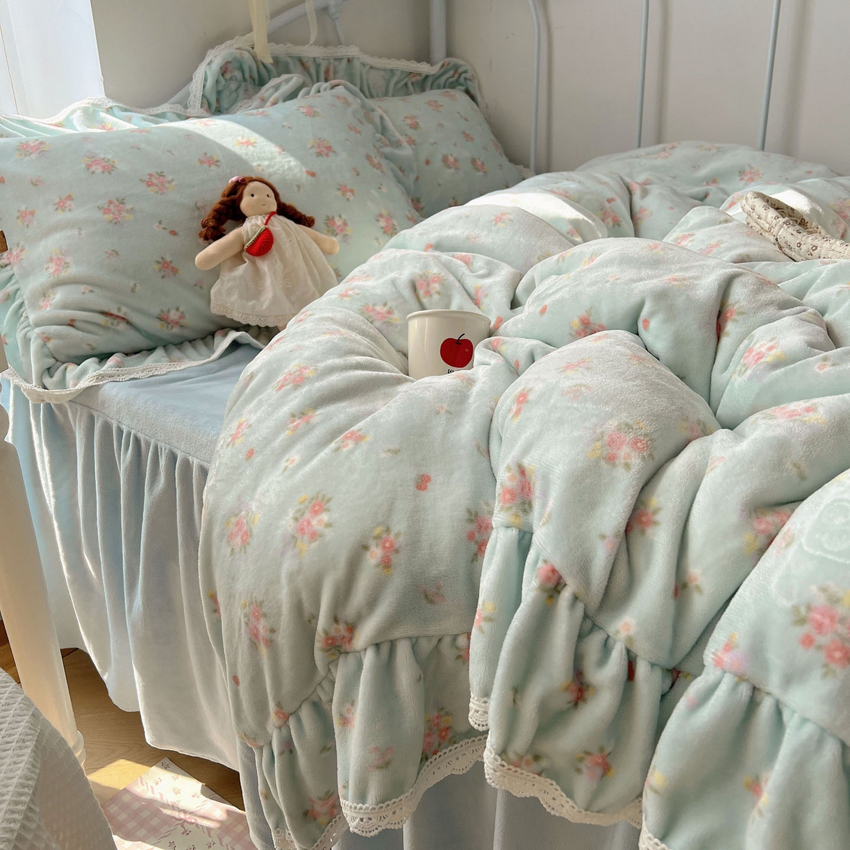 91家纺网 家纺一手货源 找家纺 轻奢坊 2025新款牛奶绒韩系小碎花花边款-暖香春野 暖香春野-蓝