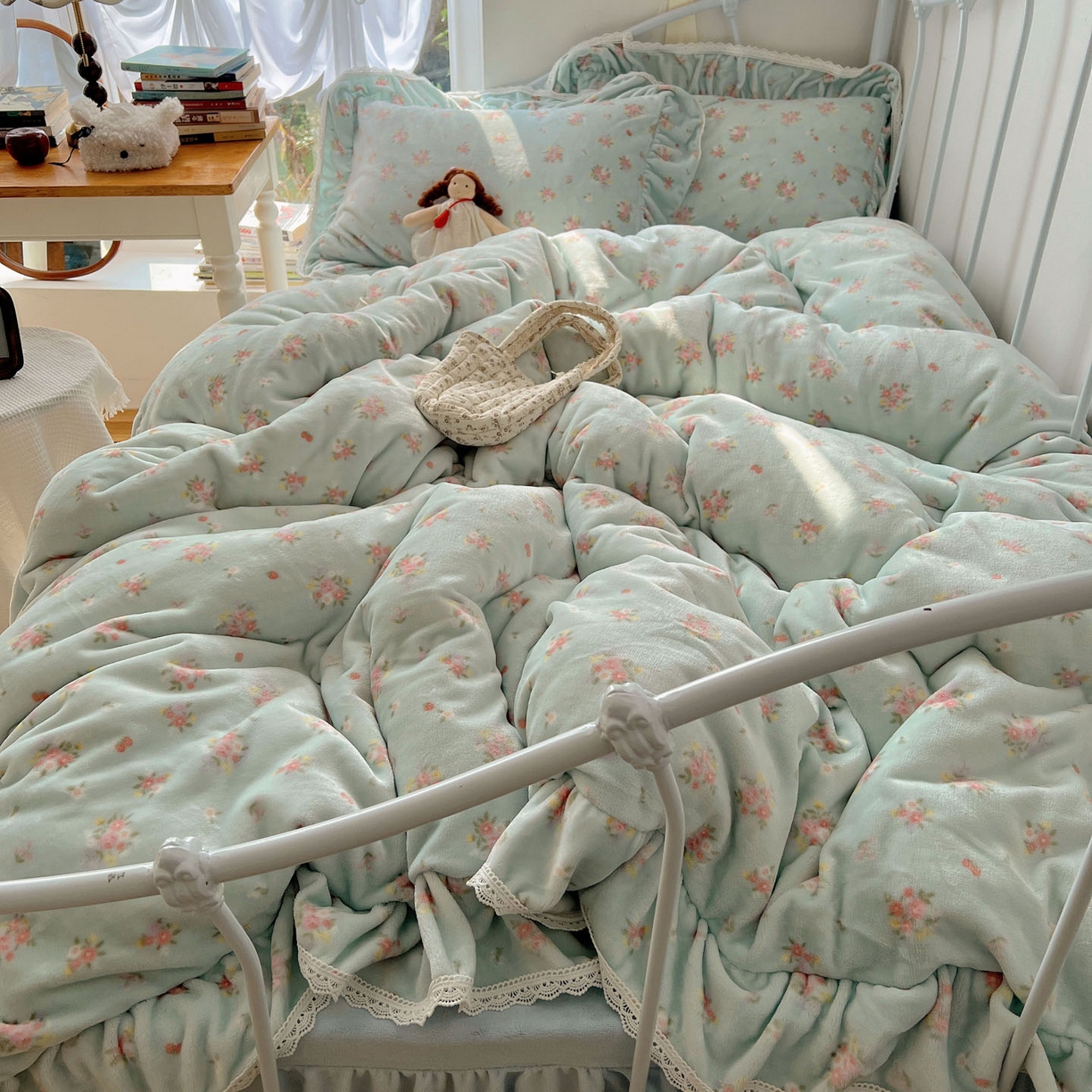 91家纺网 家纺一手货源 找家纺 轻奢坊 2025新款牛奶绒韩系小碎花花边款-暖香春野 暖香春野-蓝