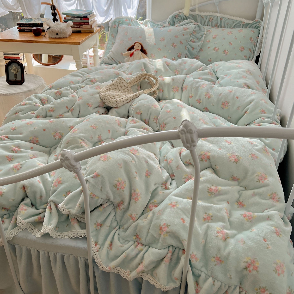 91家纺网 家纺一手货源 找家纺 轻奢坊 2025新款牛奶绒韩系小碎花花边款-暖香春野 暖香春野-蓝