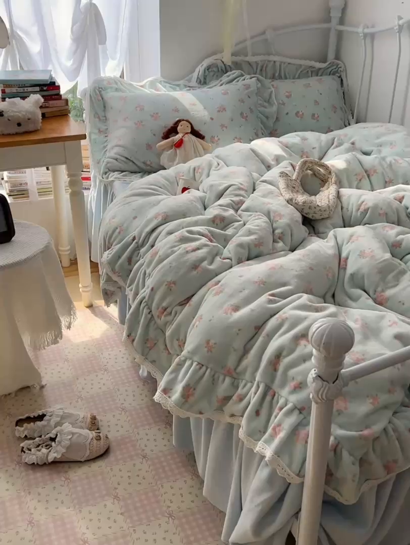 91家纺网 家纺一手货源 找家纺 轻奢坊 2025新款牛奶绒韩系小碎花花边款-暖香春野 暖香春野-蓝