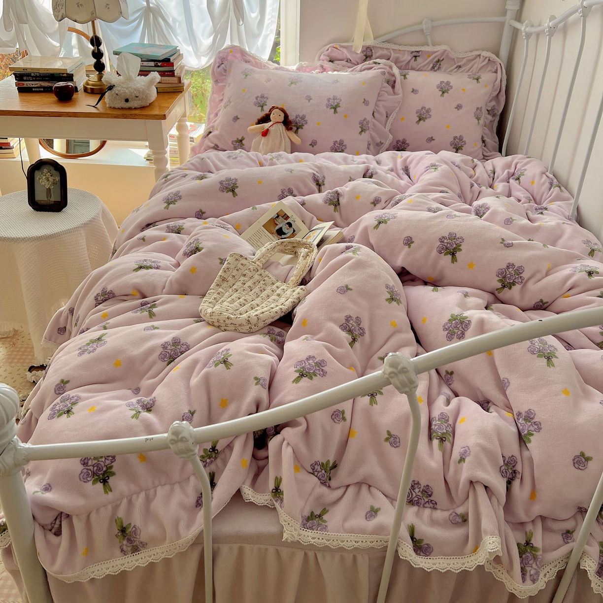 91家纺网 家纺一手货源 找家纺 轻奢坊 2025新款牛奶绒韩系小碎花花边款-暖香春野 暖香春野-紫