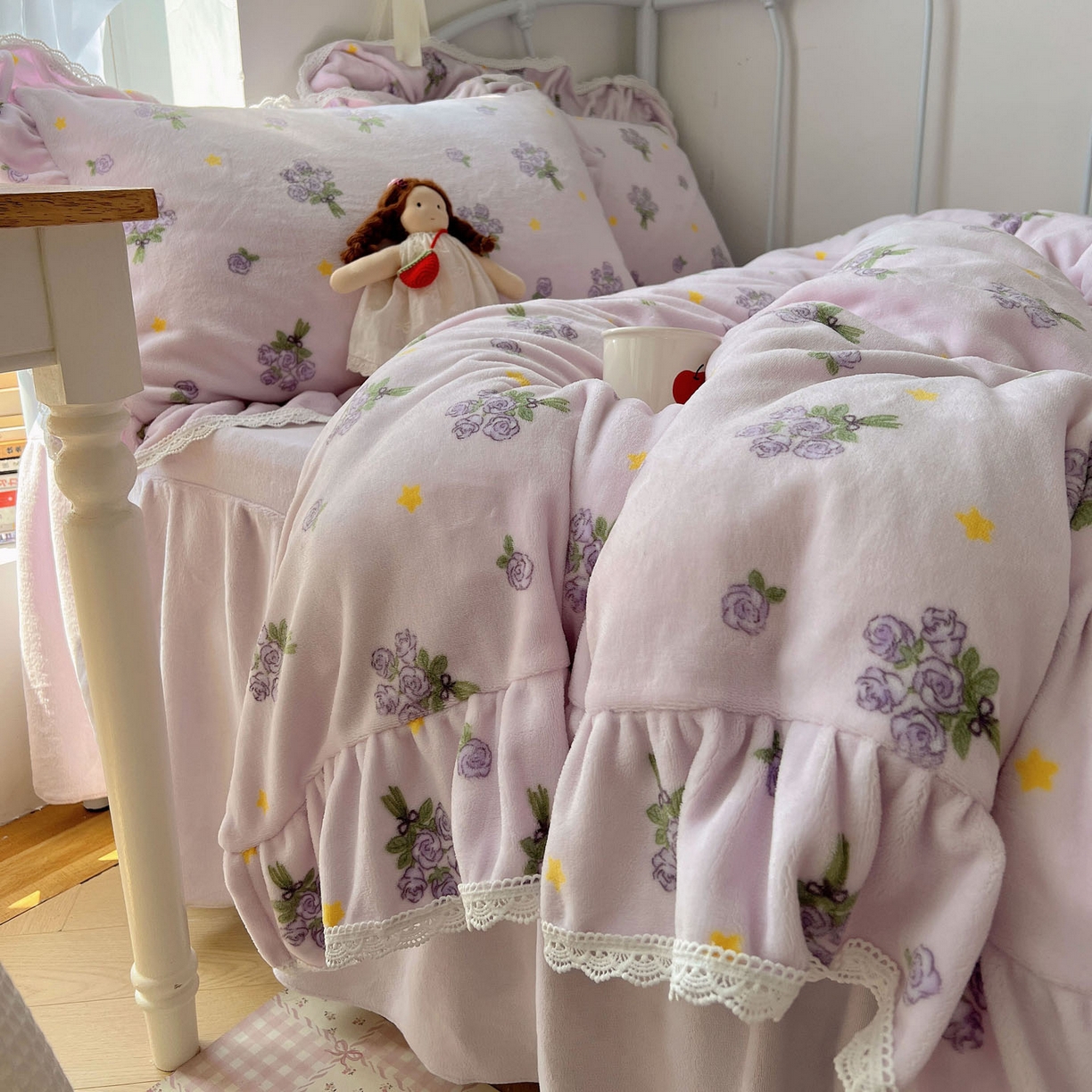 91家纺网 家纺一手货源 找家纺 轻奢坊 2025新款牛奶绒韩系小碎花花边款-暖香春野 暖香春野-紫