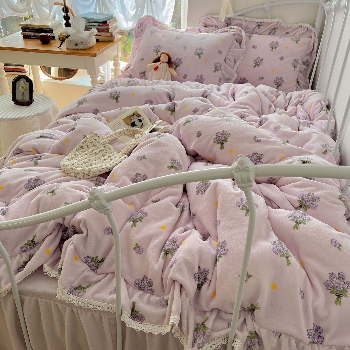 91家纺网 家纺一手货源 找家纺 轻奢坊 2025新款牛奶绒韩系小碎花花边款-暖香春野 暖香春野-紫