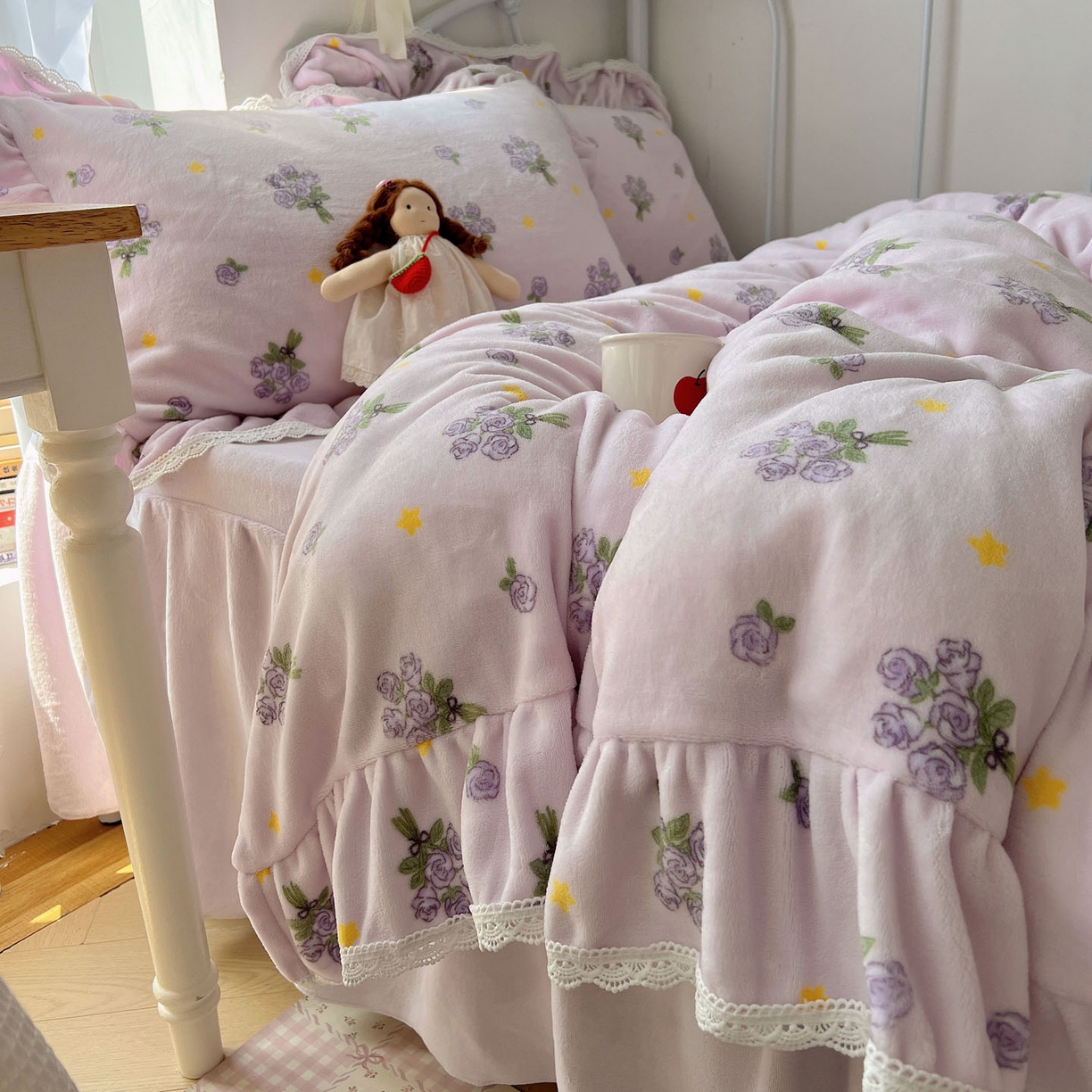 91家纺网 家纺一手货源 找家纺 轻奢坊 2025新款牛奶绒韩系小碎花花边款-暖香春野 暖香春野-紫