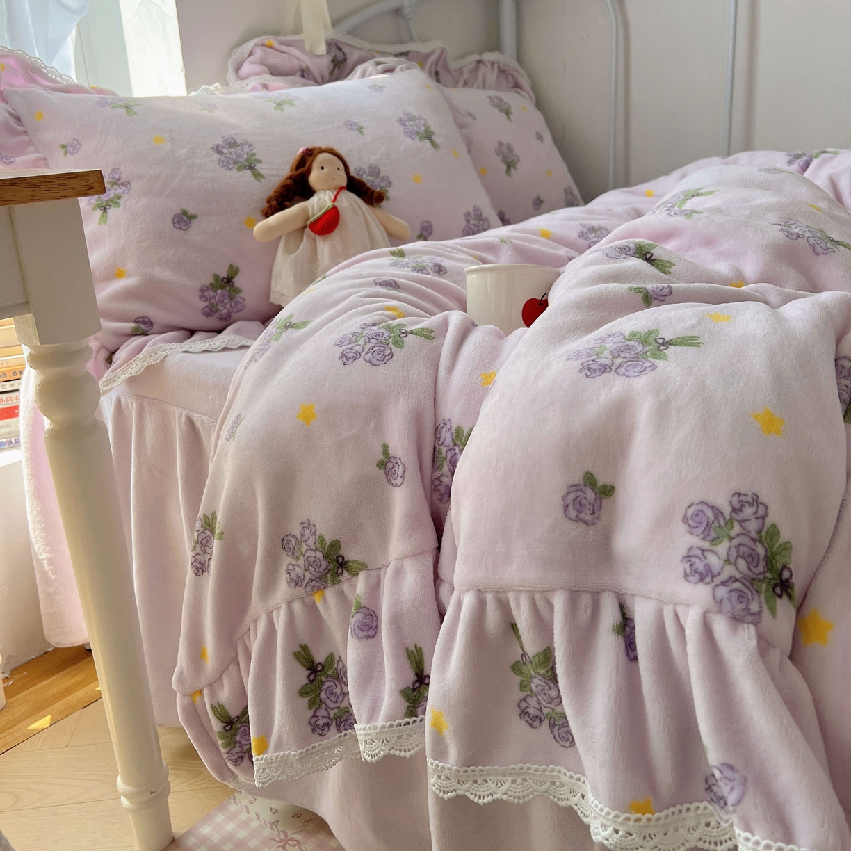 91家纺网 家纺一手货源 找家纺 轻奢坊 2025新款牛奶绒韩系小碎花花边款-暖香春野 暖香春野-紫