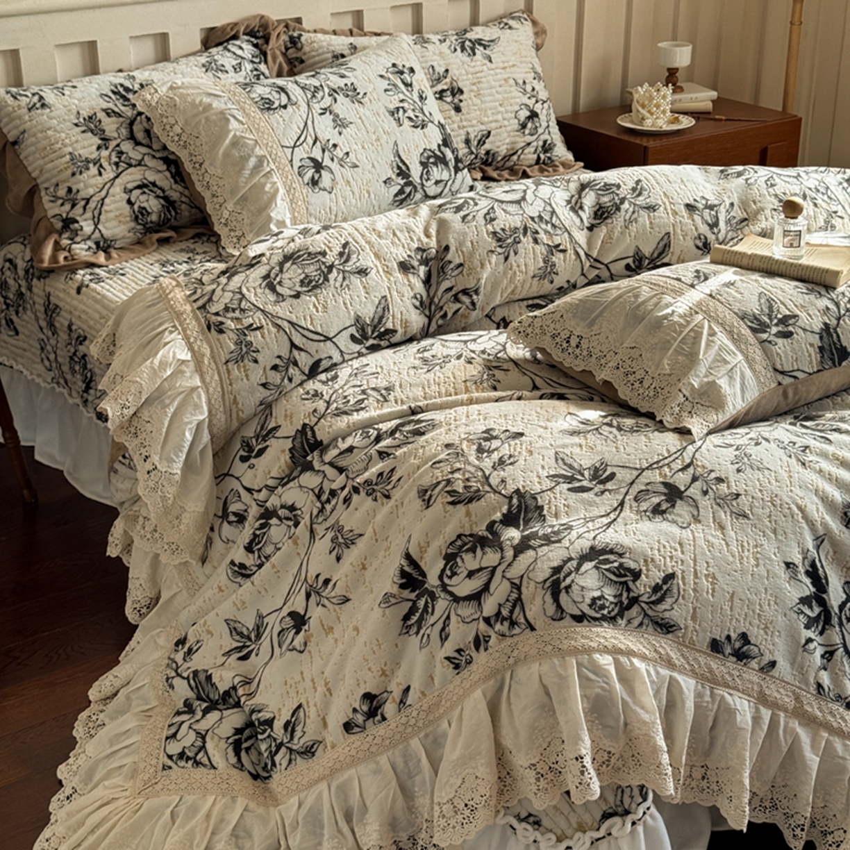 91家纺网 家纺一手货源 找家纺 （总）花香四季家纺 2025新款雕花绒夹棉床盖款四件套系列