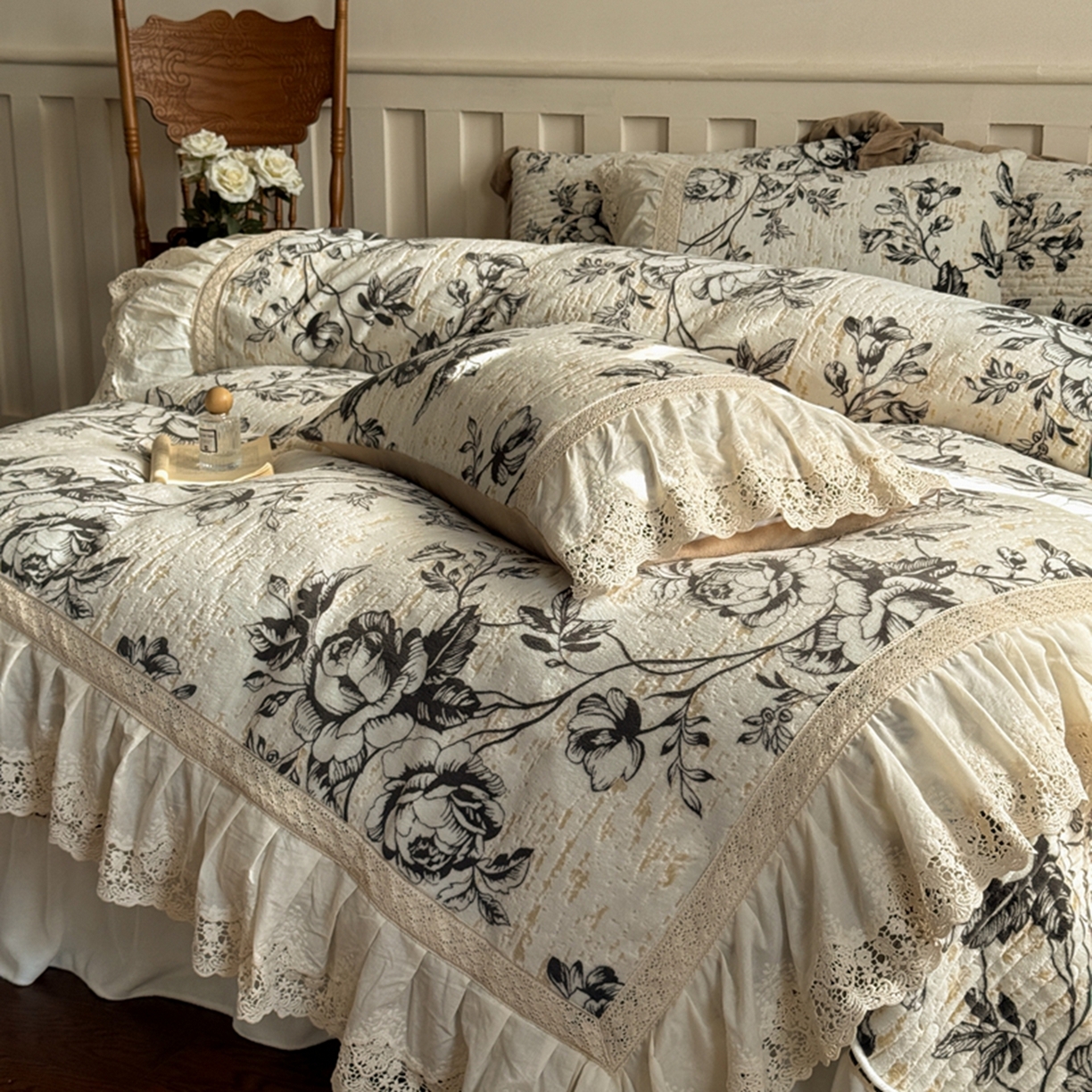 91家纺网 家纺一手货源 找家纺 （总）花香四季家纺 2025新款雕花绒夹棉床盖款四件套系列