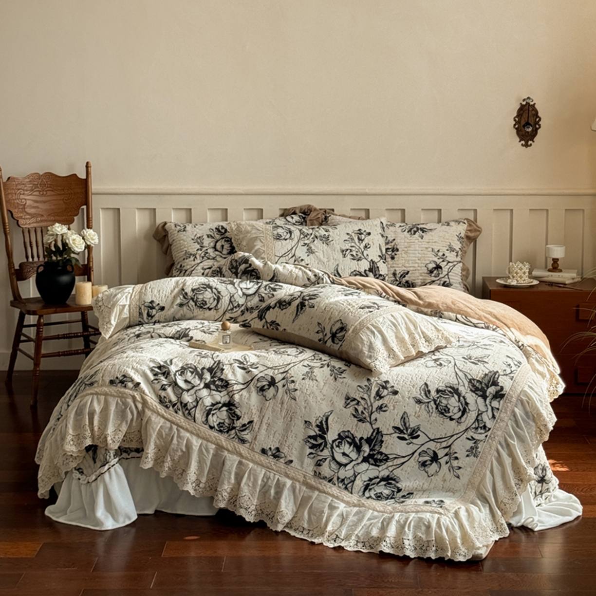 91家纺网 家纺一手货源 找家纺 （总）花香四季家纺 2025新款雕花绒牛奶绒夹棉床盖款四件套系列-浪漫情缘