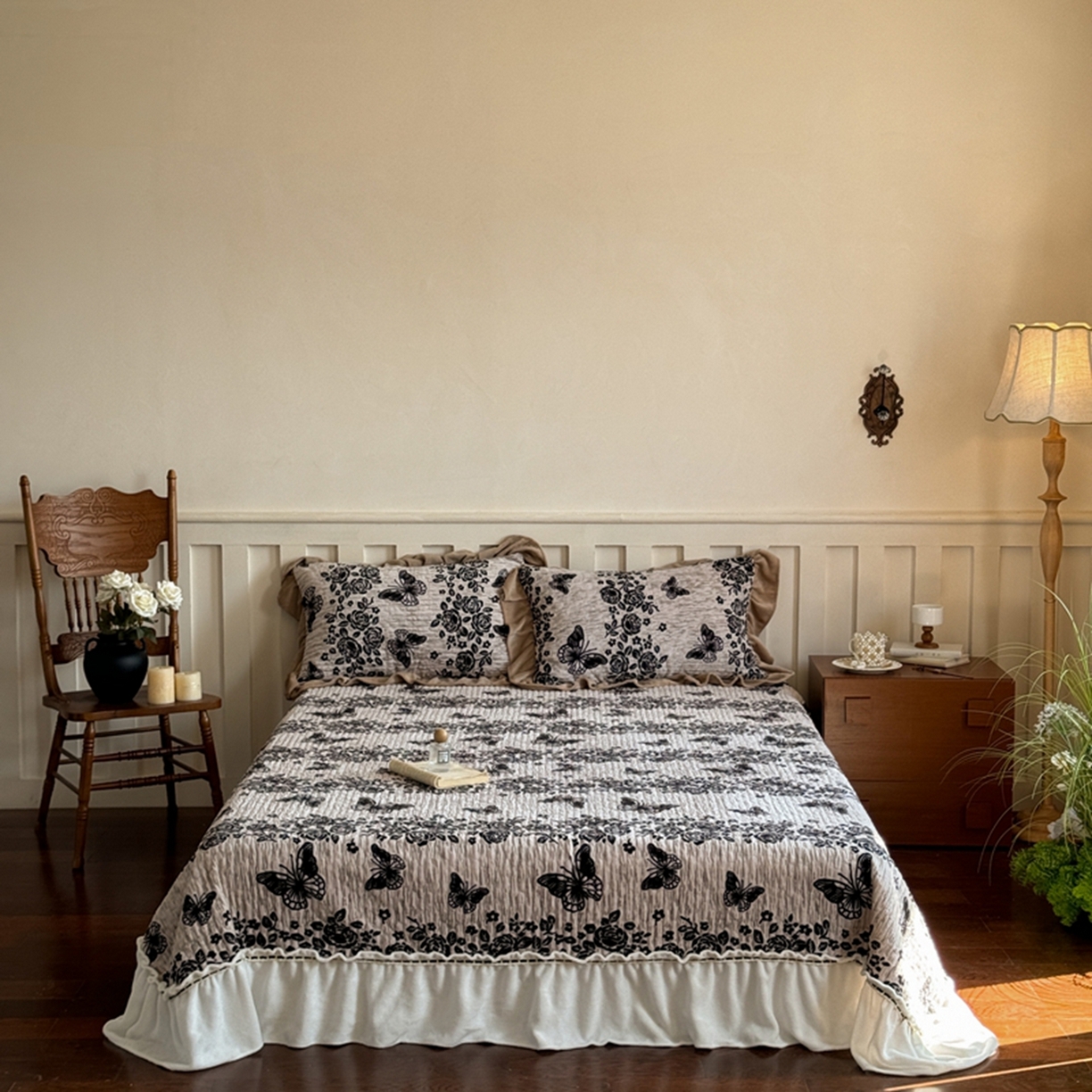 91家纺网 家纺一手货源 找家纺 花香四季家纺 2025新款雕花绒夹棉床盖款四件套系列 蝴蝶