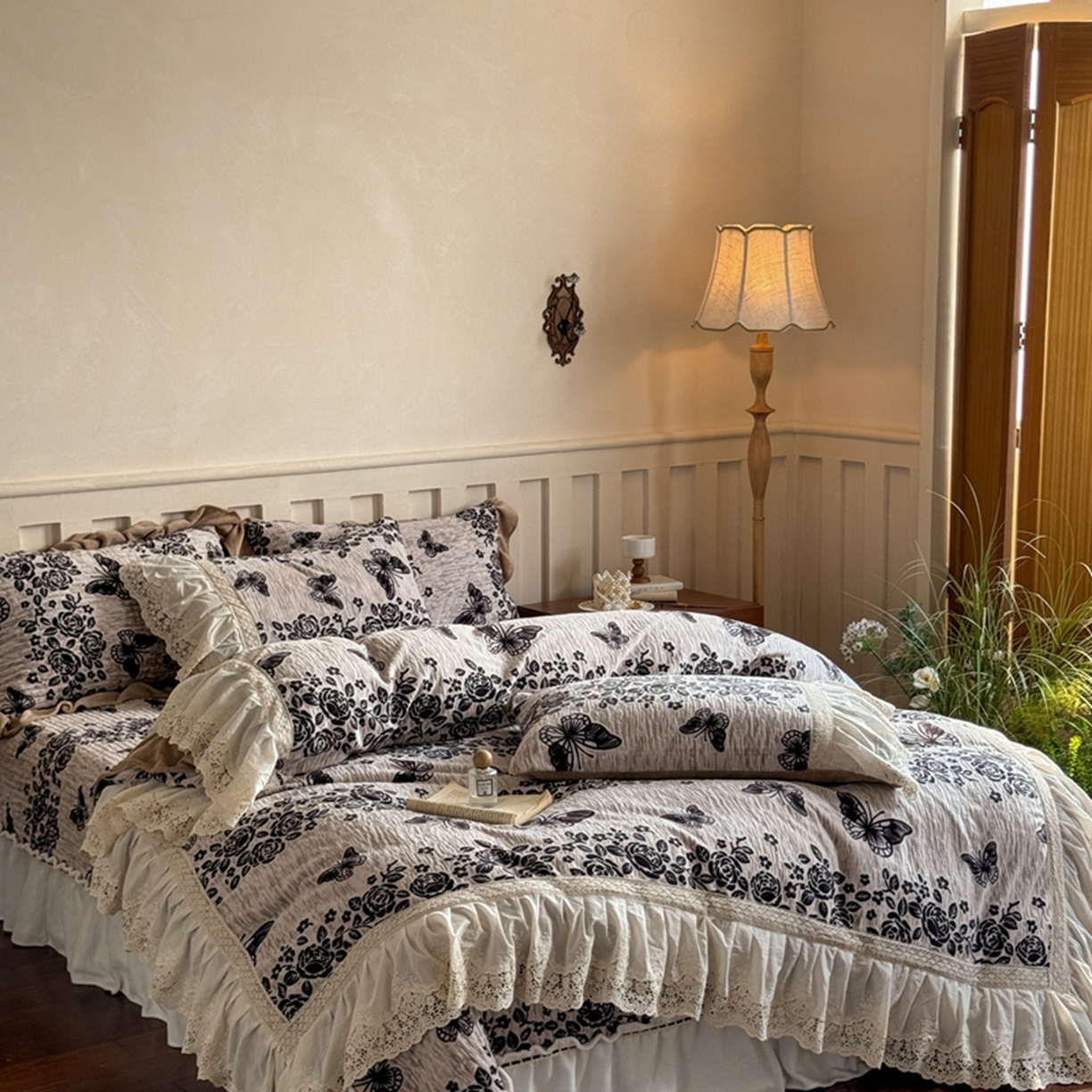 91家纺网 家纺一手货源 找家纺 花香四季家纺 2025新款雕花绒夹棉床盖款四件套系列 蝴蝶