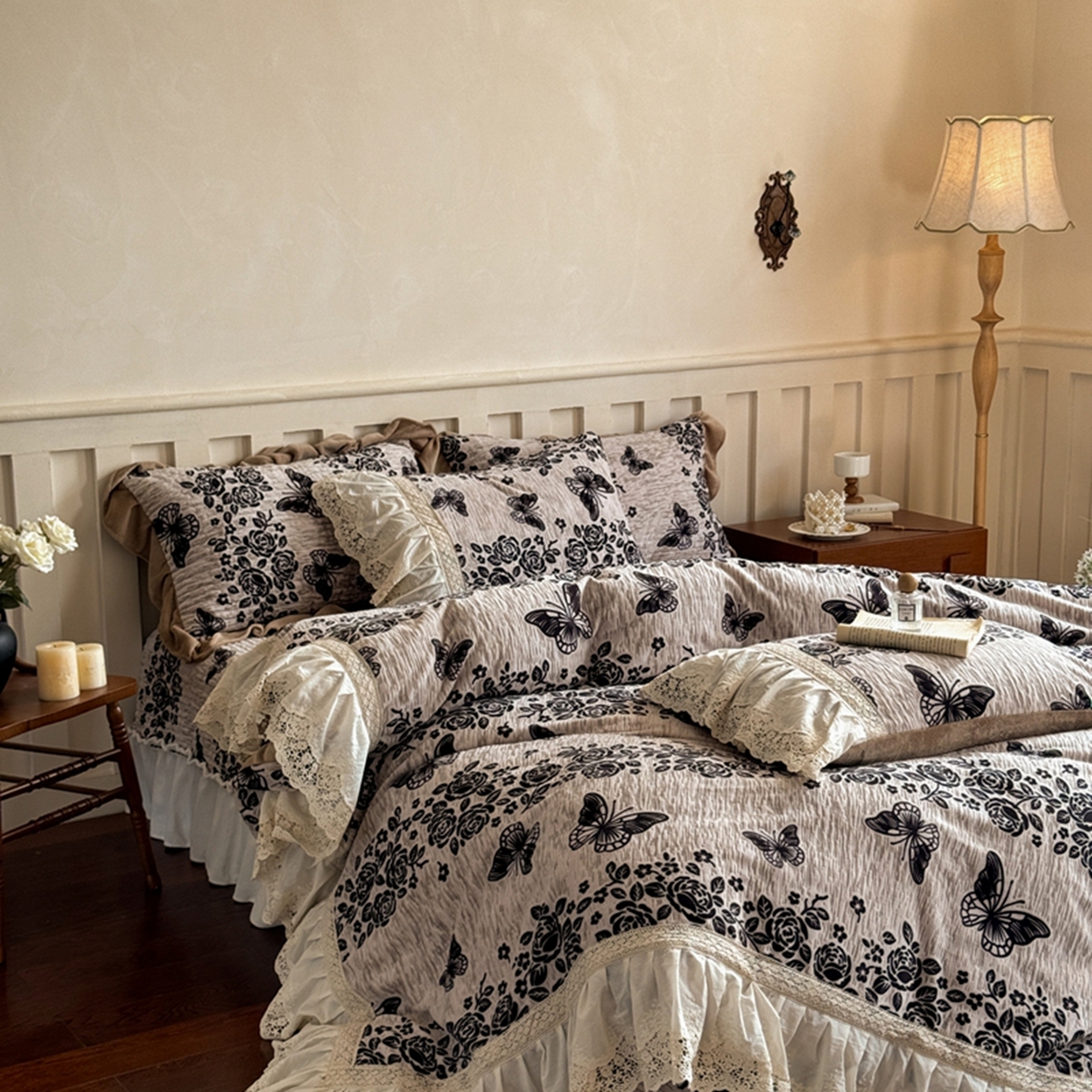 91家纺网 家纺一手货源 找家纺 花香四季家纺 2025新款雕花绒夹棉床盖款四件套系列 蝴蝶