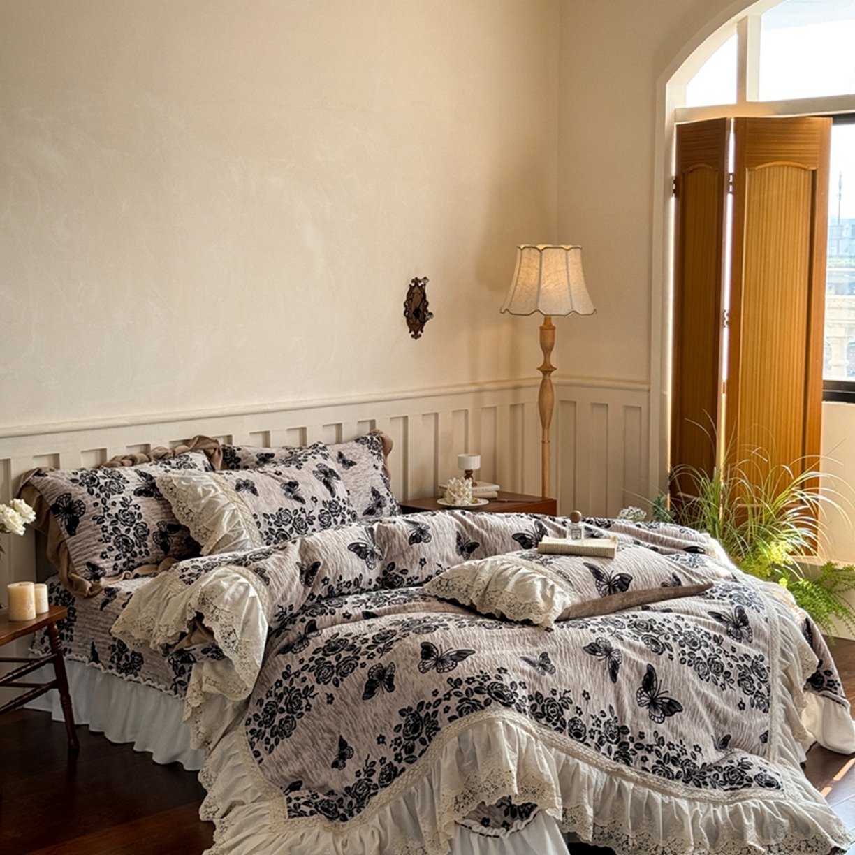 91家纺网 家纺一手货源 找家纺 花香四季家纺 2025新款雕花绒夹棉床盖款四件套系列 蝴蝶