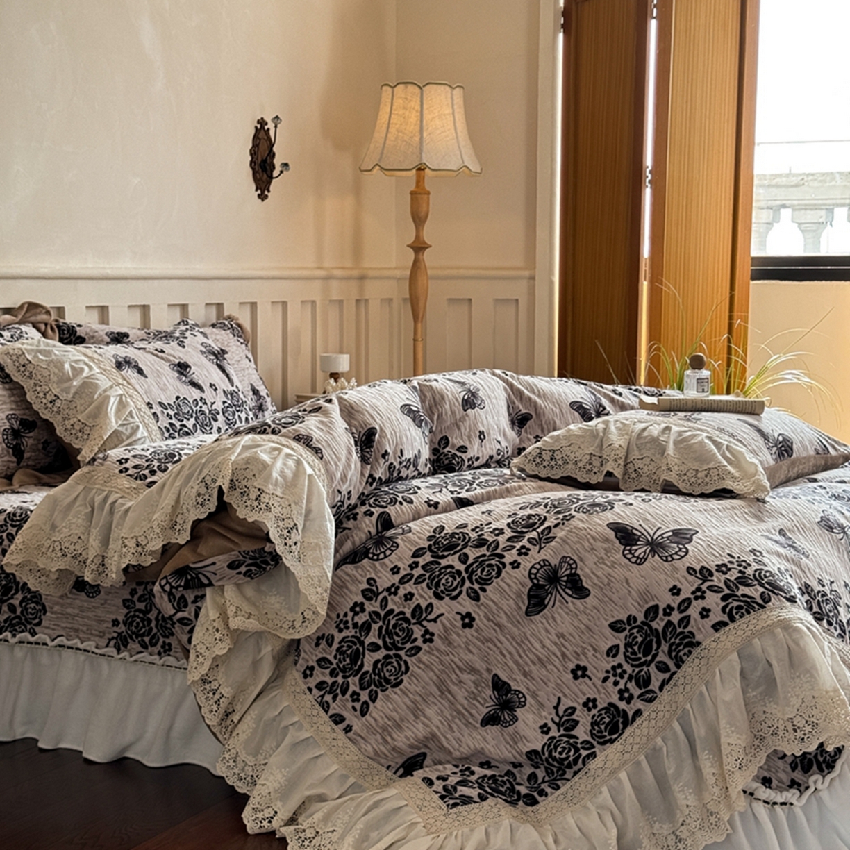 91家纺网 家纺一手货源 找家纺 花香四季家纺 2025新款雕花绒夹棉床盖款四件套系列 蝴蝶
