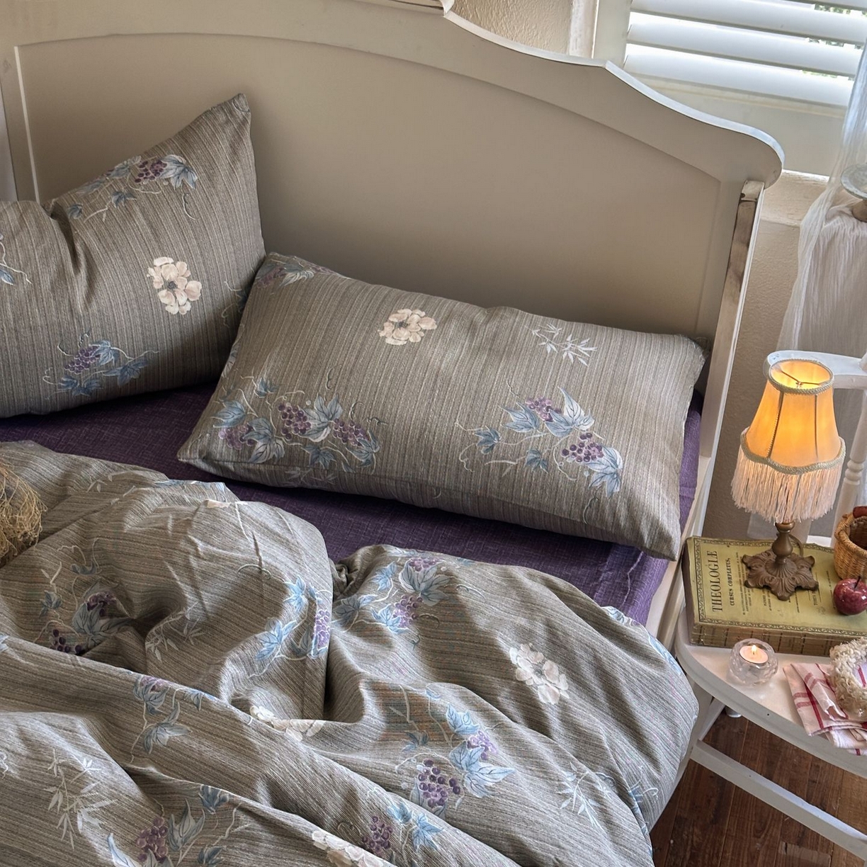 91家纺网 家纺一手货源 找家纺 初念 2025新款1亚麻复古诧季风系列皱皱纱提花四件套(提供买家秀） 诧季风-鸢尾葡萄