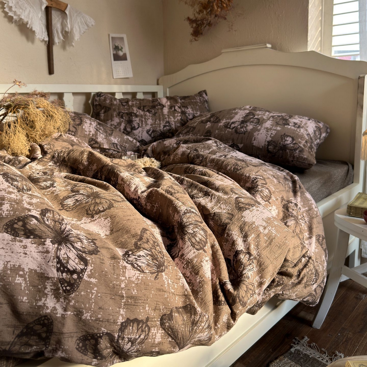 91家纺网 家纺一手货源 找家纺 初念 2025新款1亚麻复古诧季风系列皱皱纱提花四件套(提供买家秀） 诧季风-回忆蝶