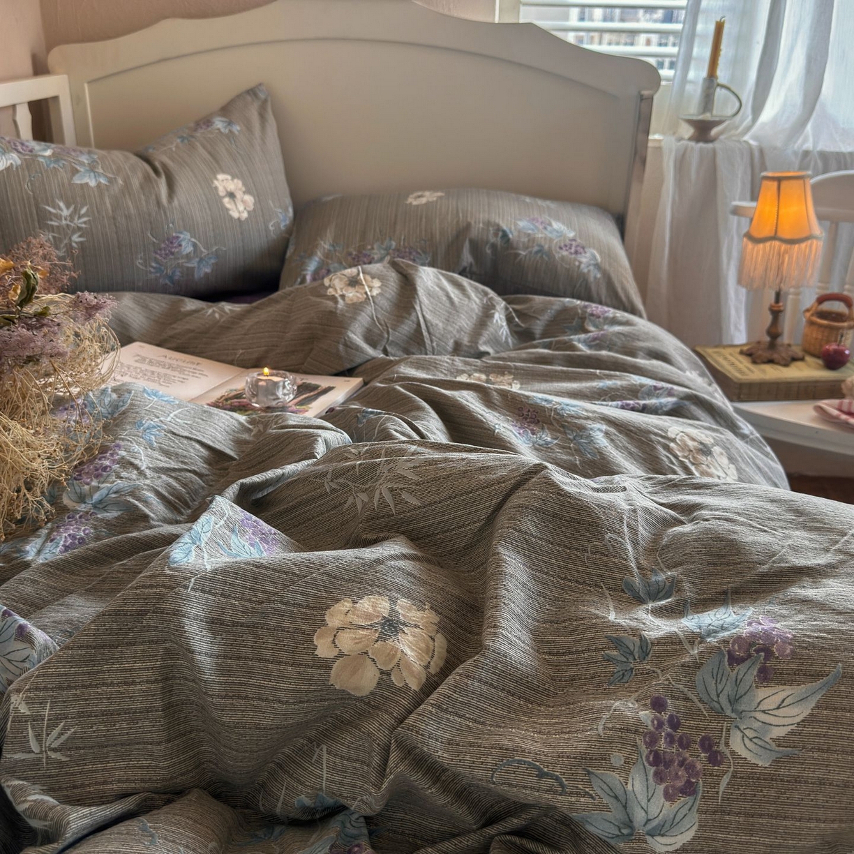 91家纺网 家纺一手货源 找家纺 初念 2025新款1亚麻复古诧季风系列皱皱纱提花四件套(提供买家秀） 诧季风-鸢尾葡萄