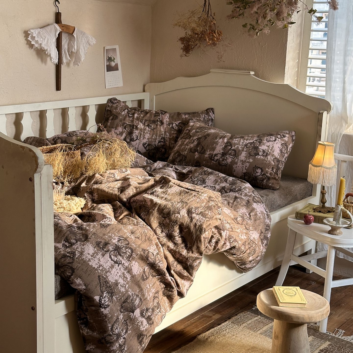 91家纺网 家纺一手货源 找家纺 初念 2025新款1亚麻复古诧季风系列皱皱纱提花四件套(提供买家秀） 诧季风-回忆蝶