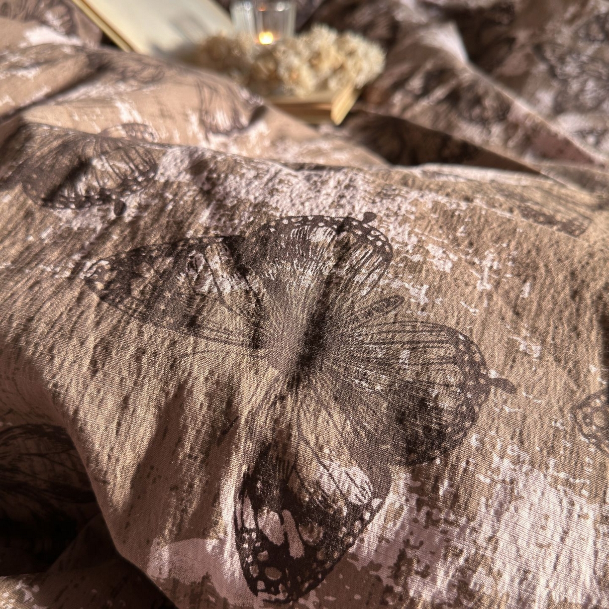 91家纺网 家纺一手货源 找家纺 初念 2025新款1亚麻复古诧季风系列皱皱纱提花四件套(提供买家秀） 诧季风-回忆蝶