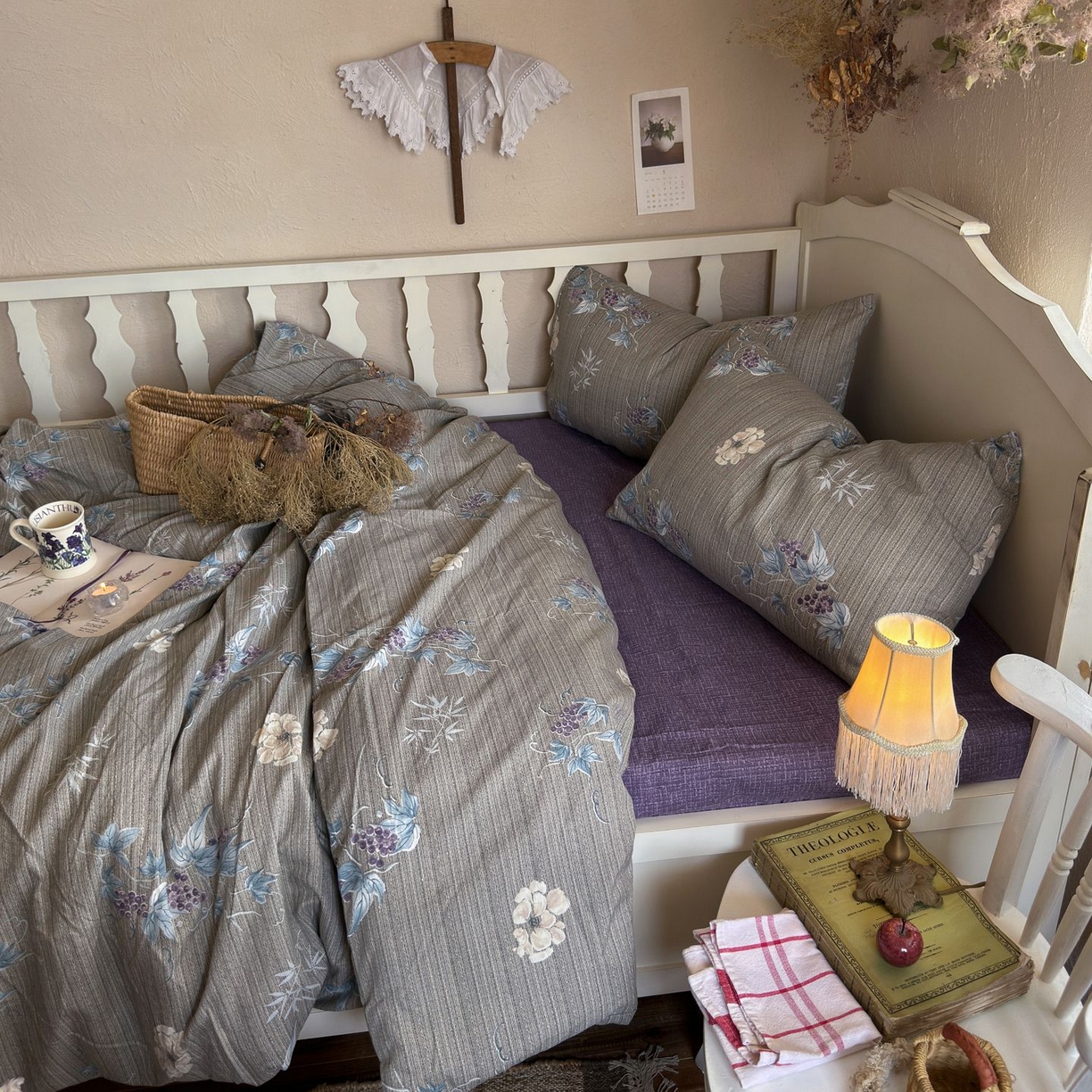 91家纺网 家纺一手货源 找家纺 初念 2025新款1亚麻复古诧季风系列皱皱纱提花四件套(提供买家秀） 诧季风-鸢尾葡萄