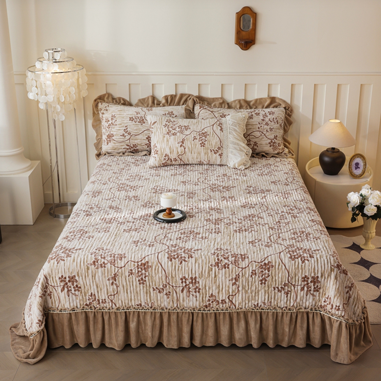 91家纺网 家纺一手货源 找家纺 花香四季家纺 2025新款雕花绒夹棉床盖款四件套系列 美拉德